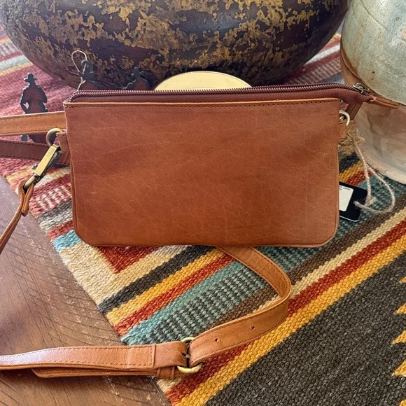 Scout Tan Leather Crossbody Bag - Picture 5 of 7